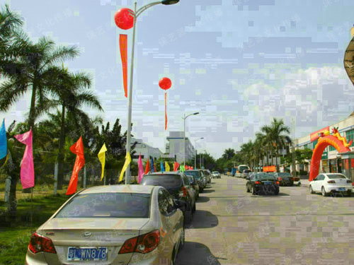 升空氣球、雙龍拱門、五色彩旗